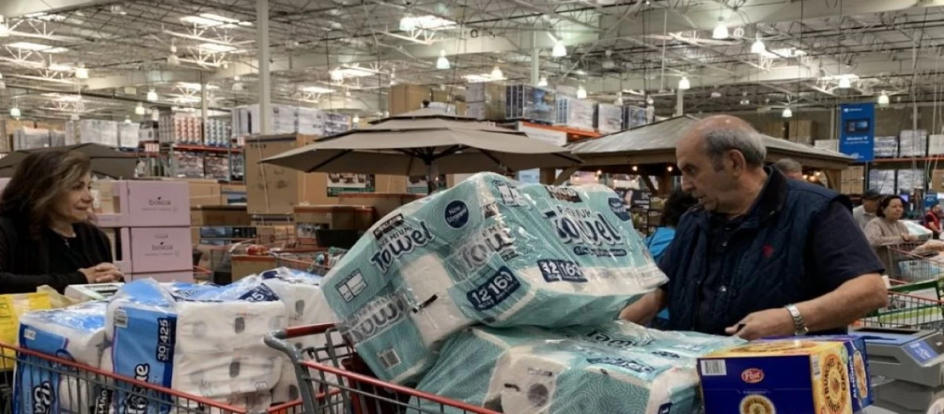 Κορωνοϊός: «Πλημμυρίζουν» από πανικόβλητους πελάτες τα σούπερ μάρκετ στο Λος Άντζελες (φώτο)